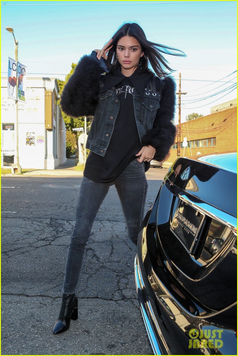 Kendall Jenner Looks Super Chic for Dinner with Mom Kris: Photo 3906928