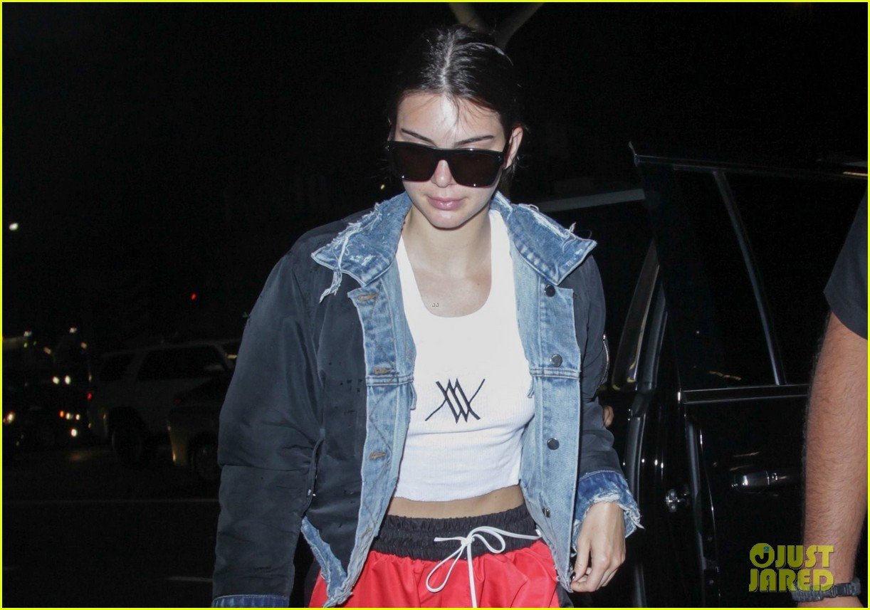 Dont Miss Kendall Jenners Hilarious Reaction To Aire Websters Cucumber Skills - 06g6k9y