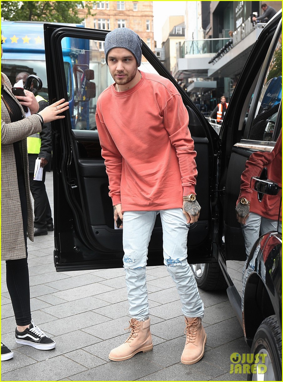 Liam Payne Posts His FirstEver Public Snapchat Photo Photo 3895078 Photos Just Jared