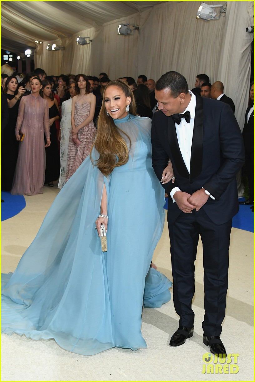 Jennifer Lopez & Alex Rodriguez Make Red Carpet Debut at Met Gala 2017