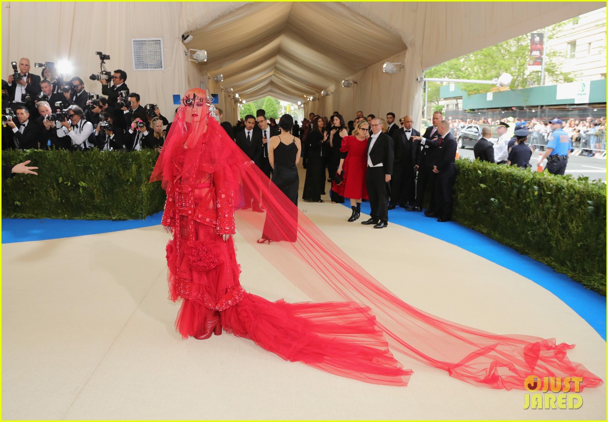 Katy Perry's Met Gala 2017 Dress is a Red Veiled Maison Margiela Look