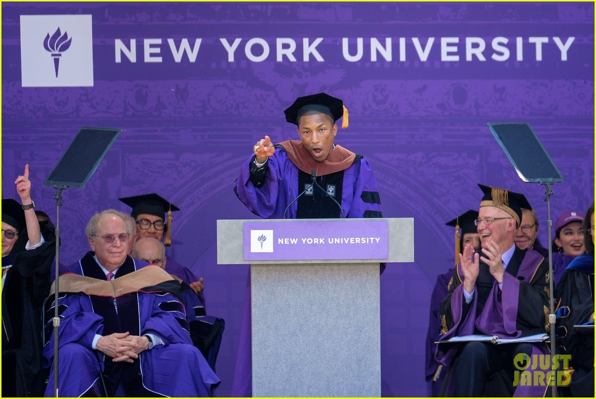 Photo pharrell williams nyu commencement speech 01 Photo 3900536
