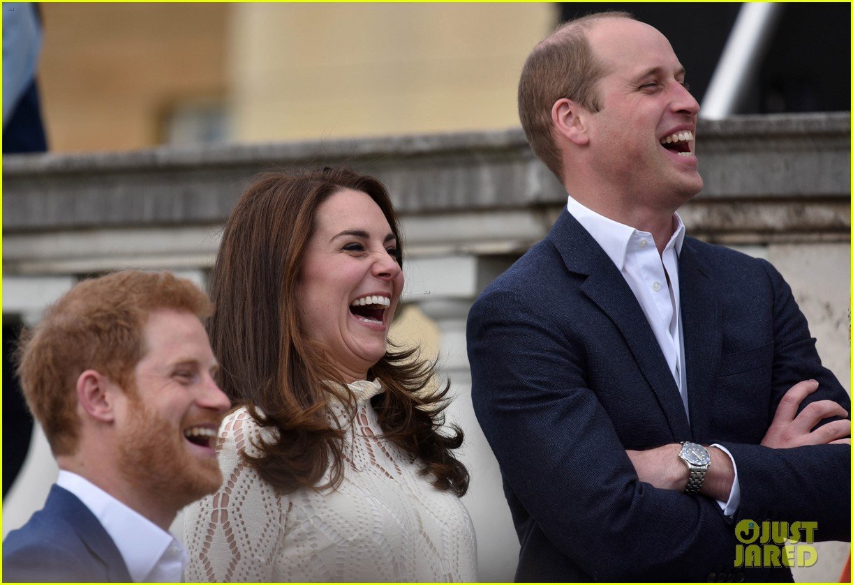 Prince William & Kate Middleton Host Children's Party at Buckingham