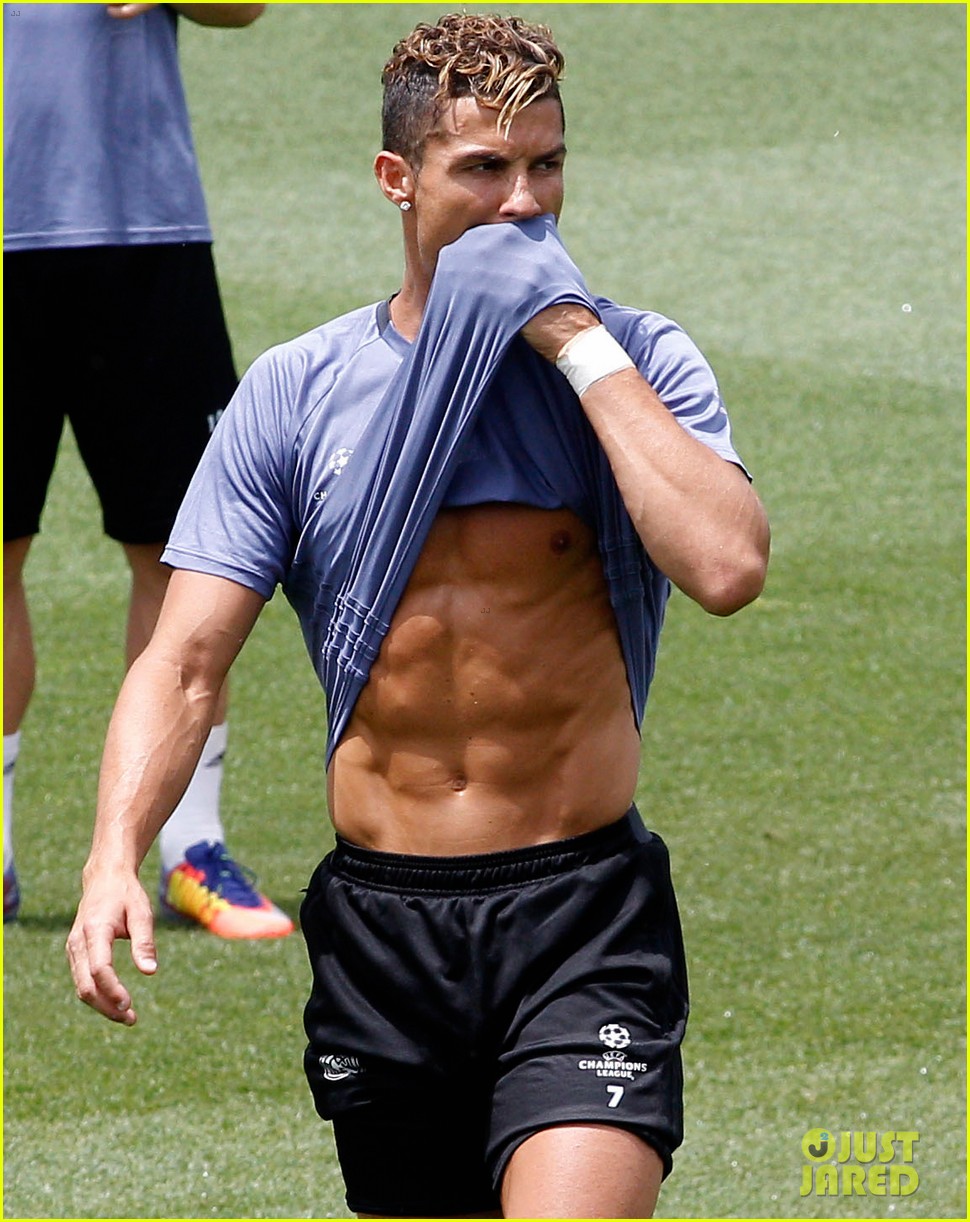 Cristiano Ronaldo Flashes His Abs During Soccer Practice!: Photo ...