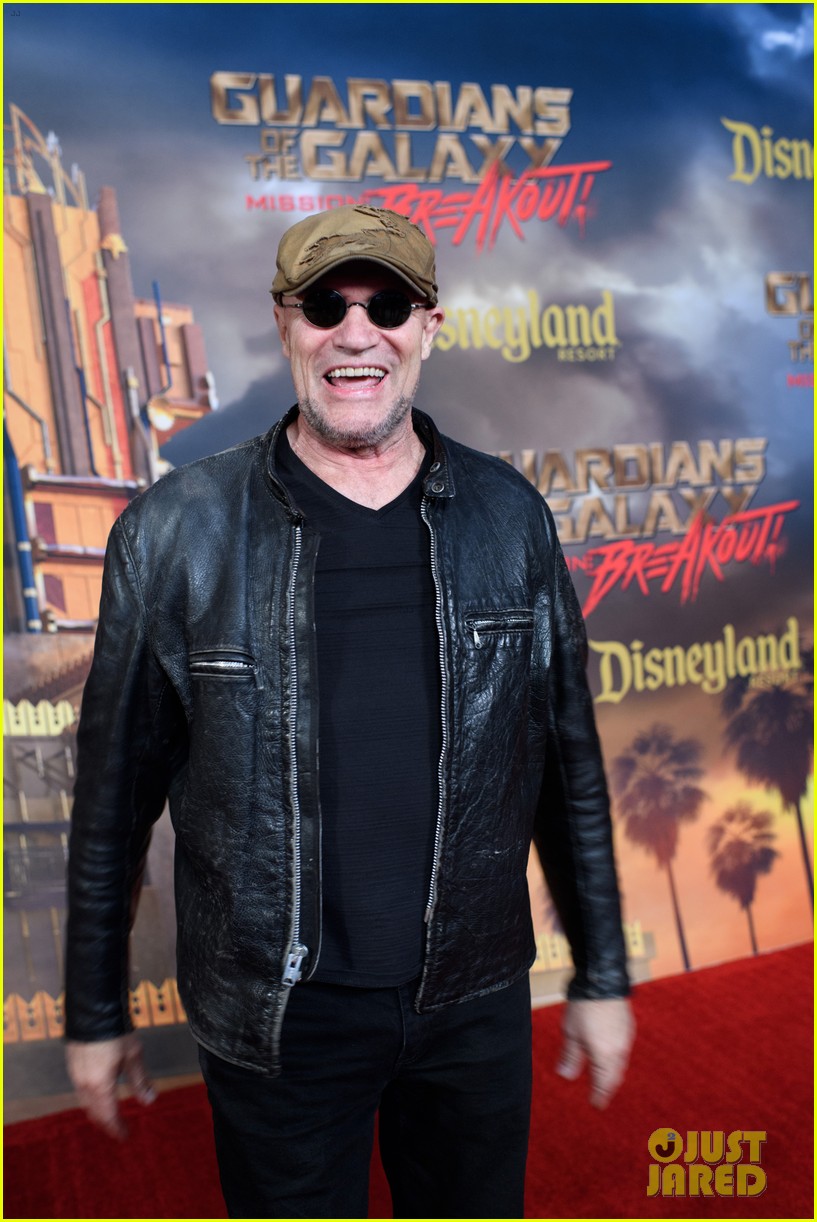 Zoe Saldana & 'Guardians' Cast Test Out New Disneyland Ride! Photo