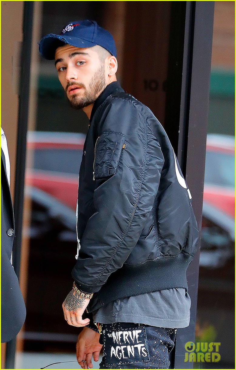 Photo zayn malik no wheelchair met gala 03 Photo 3892476 Just Jared