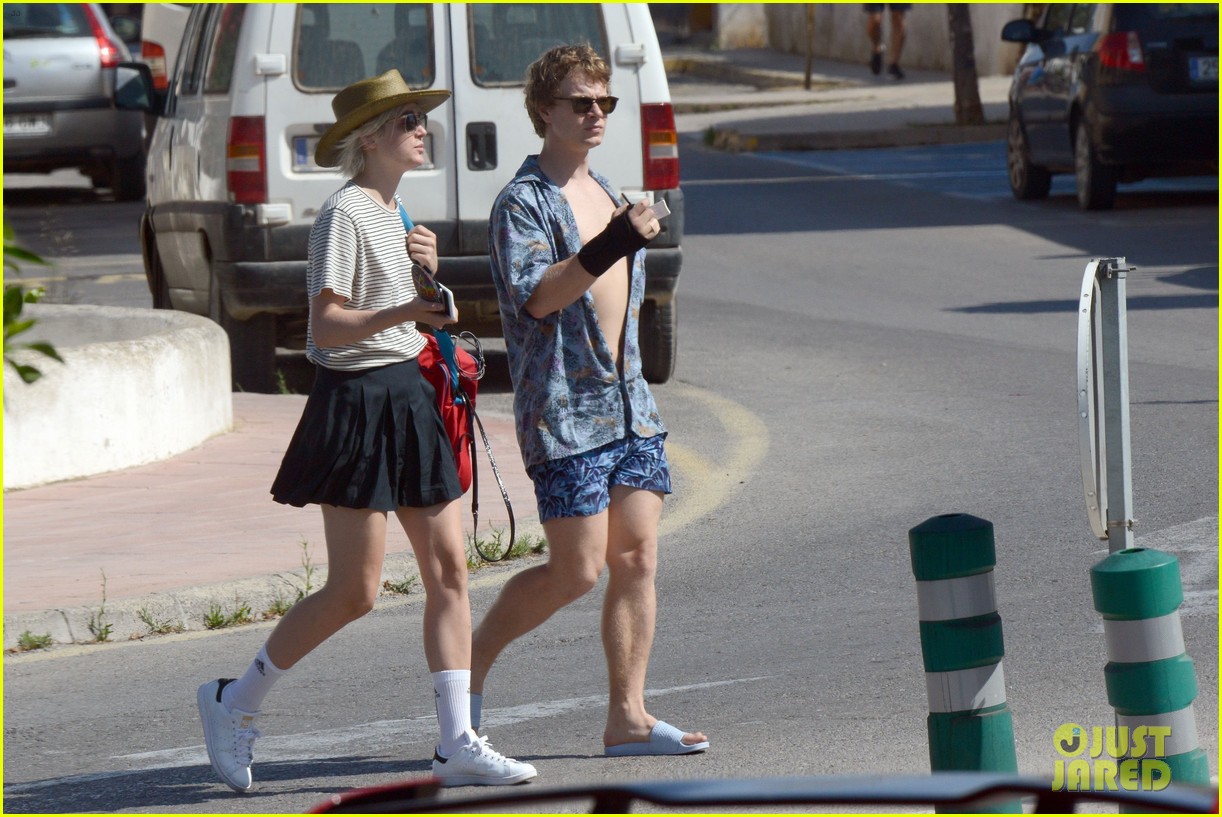 Photo: alfie allen hits the beach with his girlfriend 46 | Photo