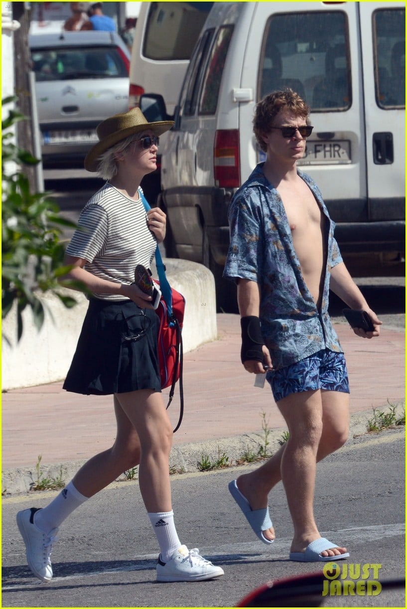 Photo: alfie allen hits the beach with his girlfriend 47 | Photo
