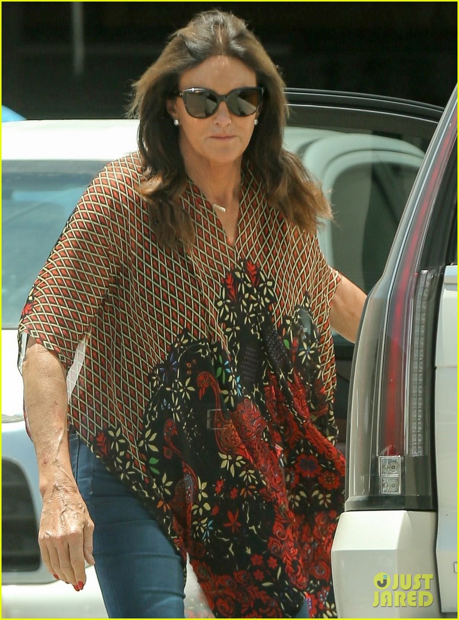 Caitlyn Jenner Kicks Off Her Weekend with a Shopping Spree Photo