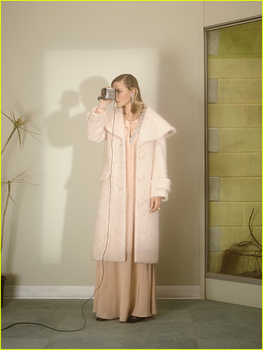 Kirsten Dunst & Elle Fanning Open Up About Their Friendship & 'Kindred