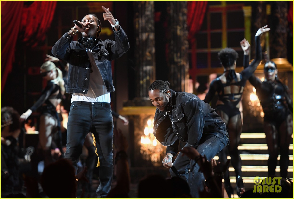 onderbreken Iets variabel Future & Kendrick Lamar Perform 'Mask Off' at BET Awards 2017 - Watch Now!:  Photo 3919847 | 2017 BET Awards, BET Awards, Future, Kendrick Lamar, Video  Photos | Just Jared: Entertainment News