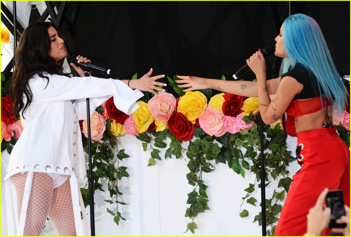 Halsey Performs 'Eyes Closed/Now or Never' Medley on 'Late Show,' Spray Paints Ghost Bride