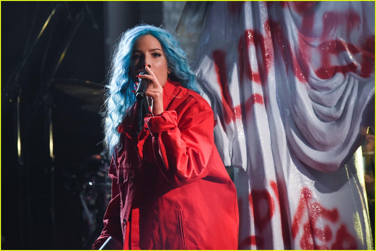 Photo halsey performs eyes closed now or never medley on late show spray paints ghost bride 04