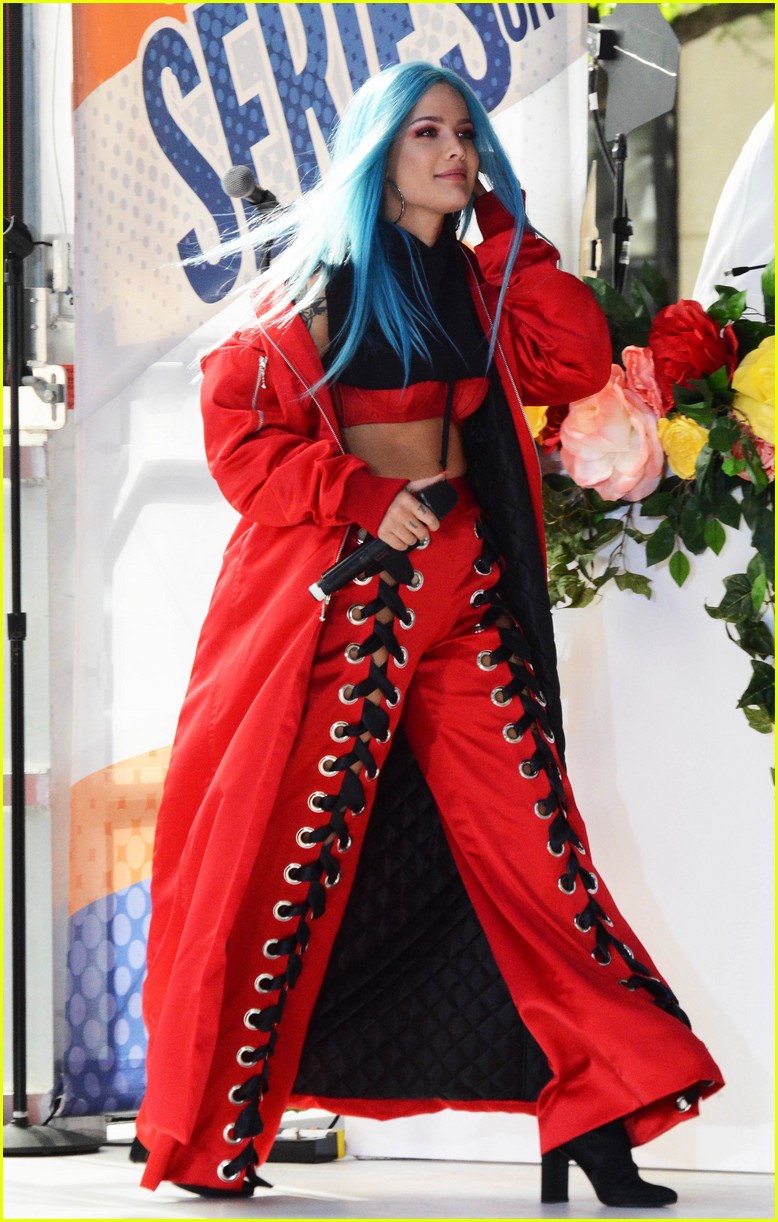 Halsey Performs 'Eyes Closed/Now or Never' Medley on 'Late Show,' Spray Paints Ghost Bride