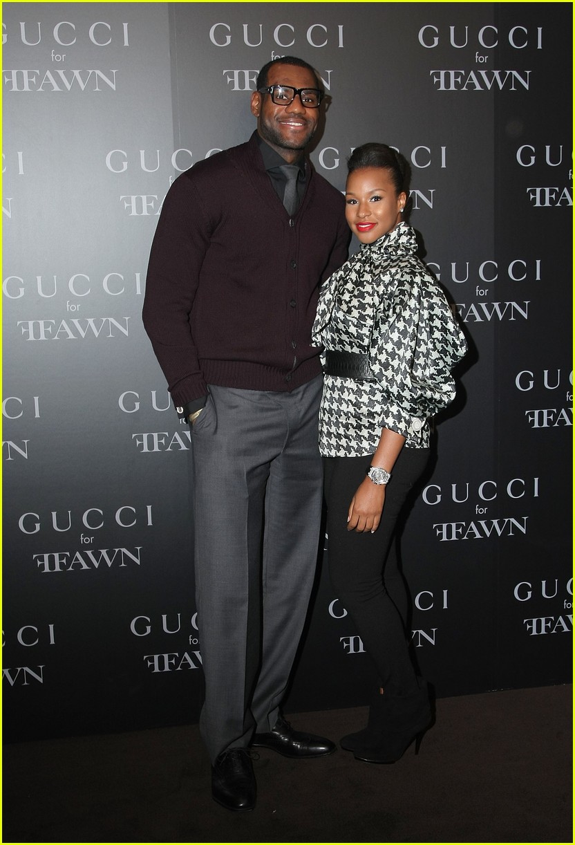 Who Is Lebron James Wife Meet Savannah Brinson Photo Lebron James Savannah Brinson Sports Pictures Just Jared