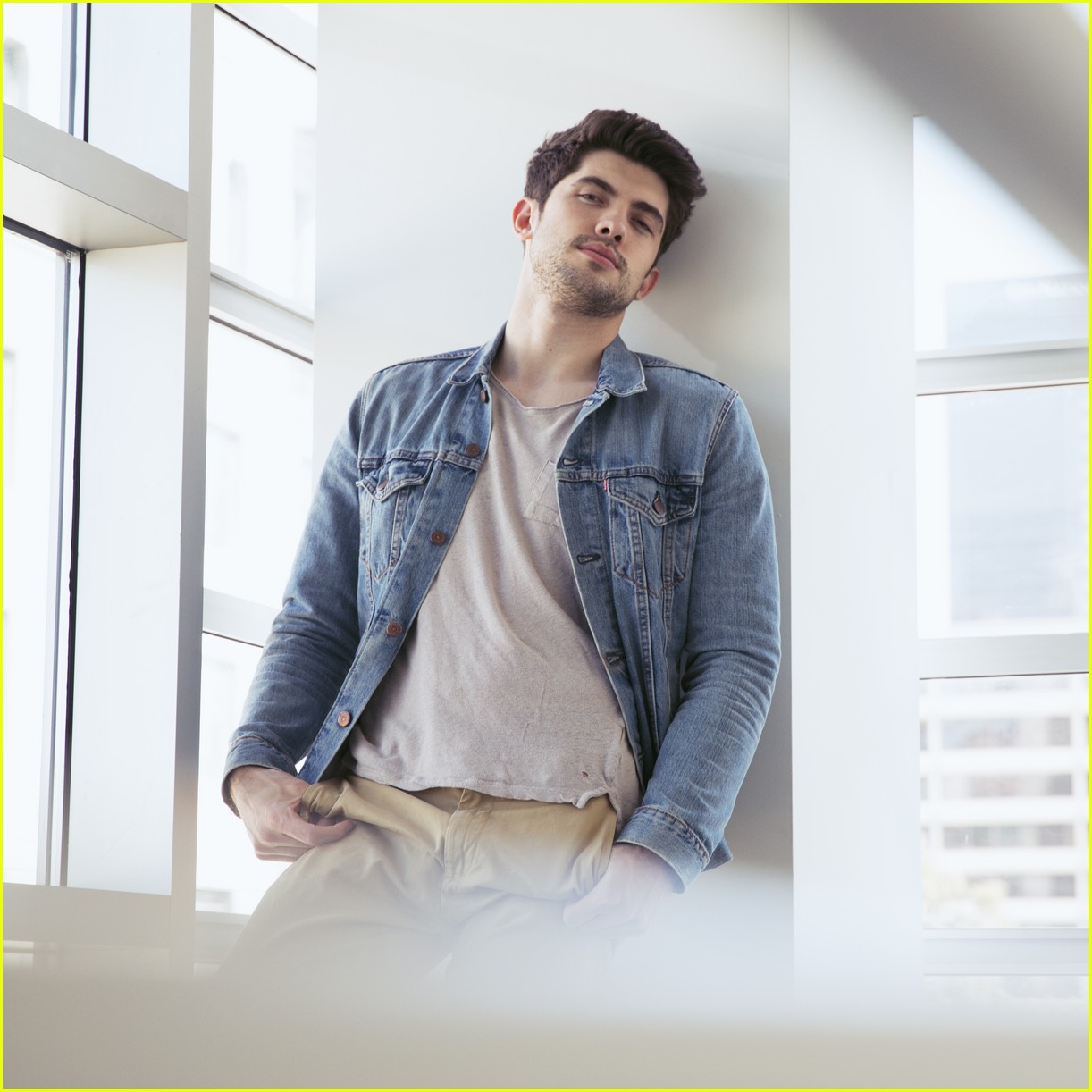 Carter Jenkins Shares Famous In Love Season 2 Hopes Ahead Of Tonight S Finale Exclusive Photo Carter Jenkins Exclusive Famous In Love Pictures Just Jared