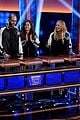 kelly clarkson amy schumers face off on celebrity family feud 08