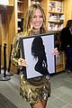heidi klum stuns at her book signing in nyc04