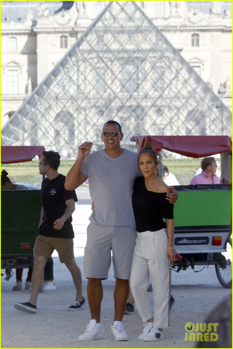 Jennifer Lopez & Alex Rodriguez Have Romantic Ice Cream Date Photo