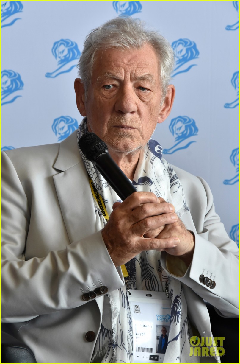 Helen Mirren Talks Scoring L'Oreal Beauty Deal At Age 69 'It Was About