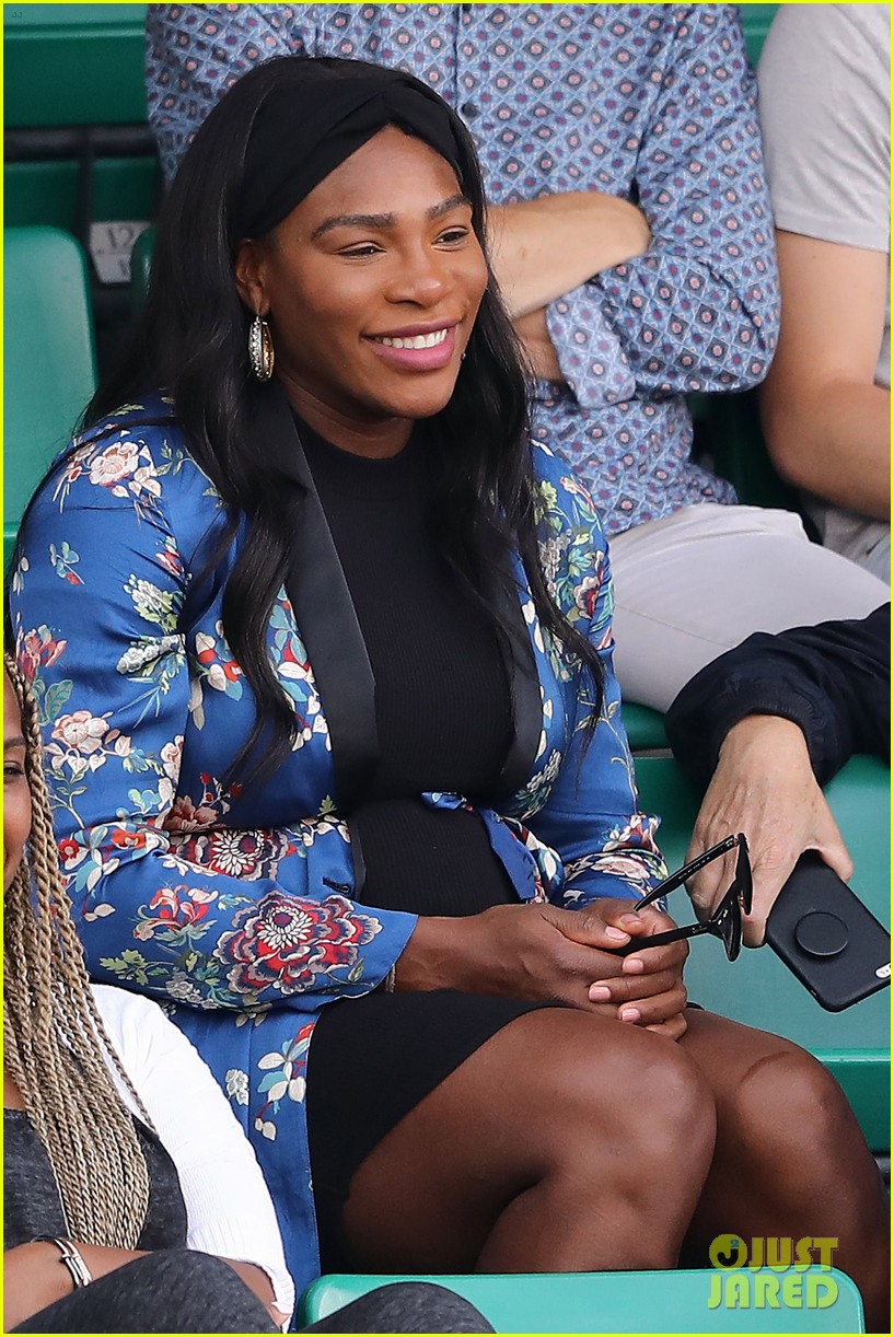 Serena Williams Accentuates Her Baby Bump at French Open Photo 3908479(00)