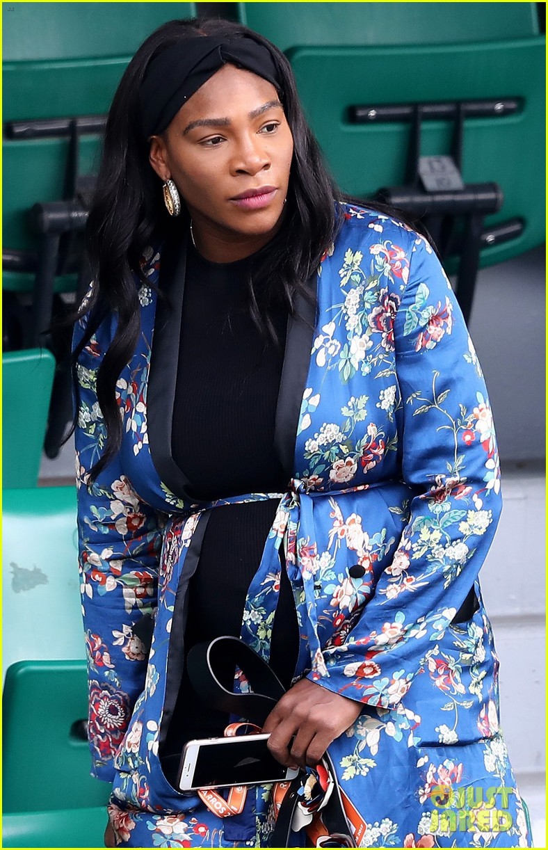 Serena Williams Accentuates Her Baby Bump at French Open Photo 3908480