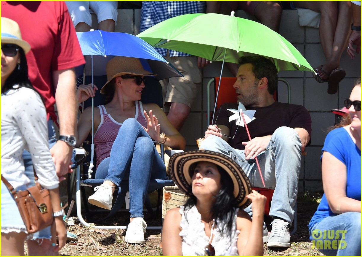 Ben Affleck & Jennifer Garner Take Their Kids to Fourth of July Parade