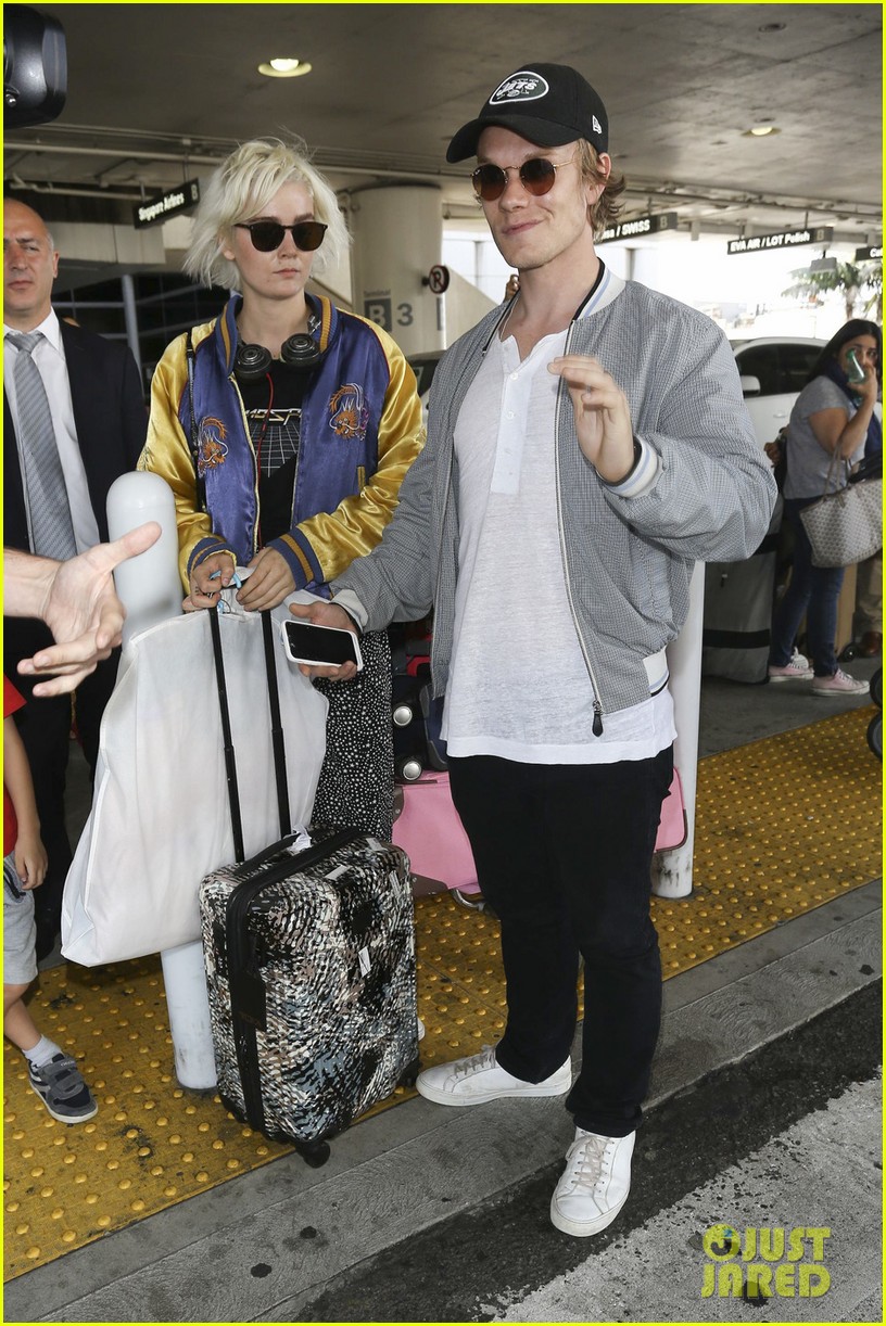 Game of Thrones Star Alfie Allen Jets Into LAX with Girlfriend Allie