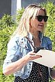 drew barrymore helps cameron diaz shop for new furniture 02
