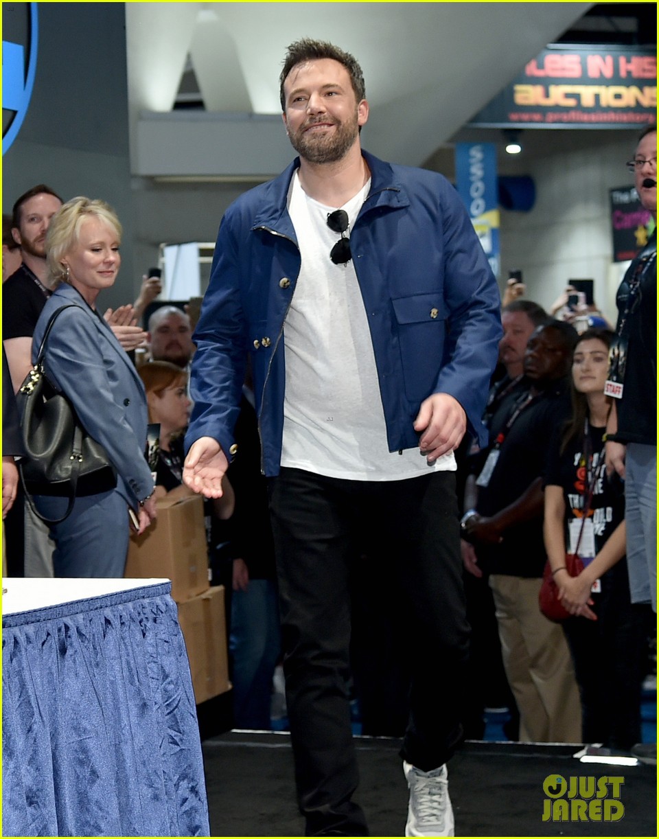 Gal Gadot, Ben Affleck, & 'Justice League' Cast Meet Fans at ComicCon