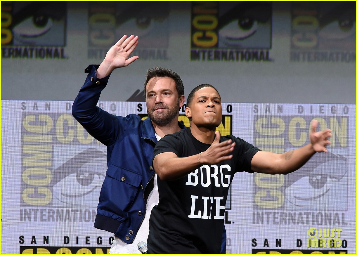 Gal Gadot, Ben Affleck, & 'Justice League' Cast Meet Fans at ComicCon