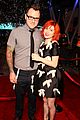 paramores hayley williams splits from husband chad gilbert 03