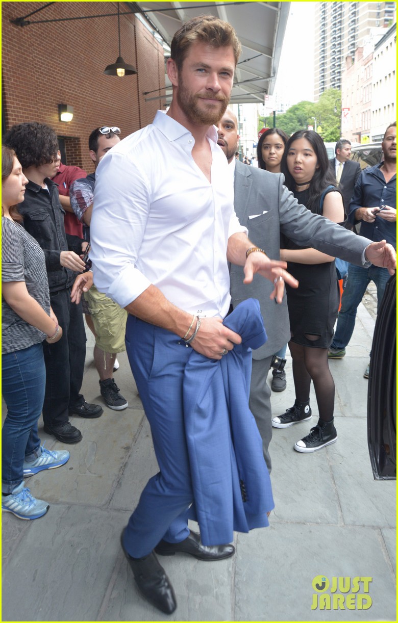chris hemsworth boss suit