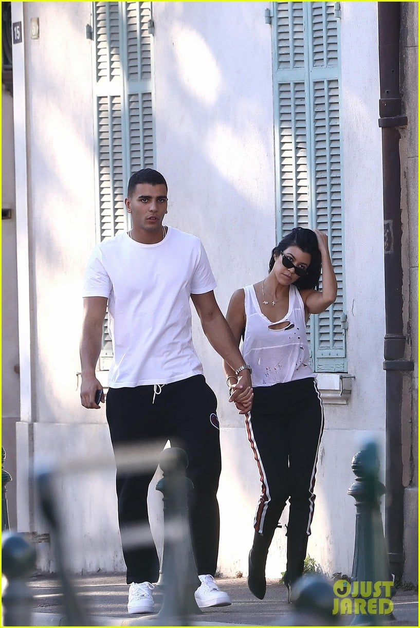 Kourtney Kardashian & Boyfriend Younes Bendjima Hold Hands in St