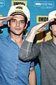 dylan obrien reunites with teen wolf cast at comic con 05