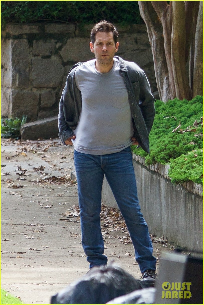 Photo paul rudd runs as scott lang for avengers infinity war 15