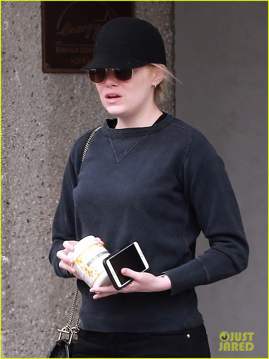 Emma Stone Runs Errands with Her Mom in LA: Photo 3922384 | Emma Stone