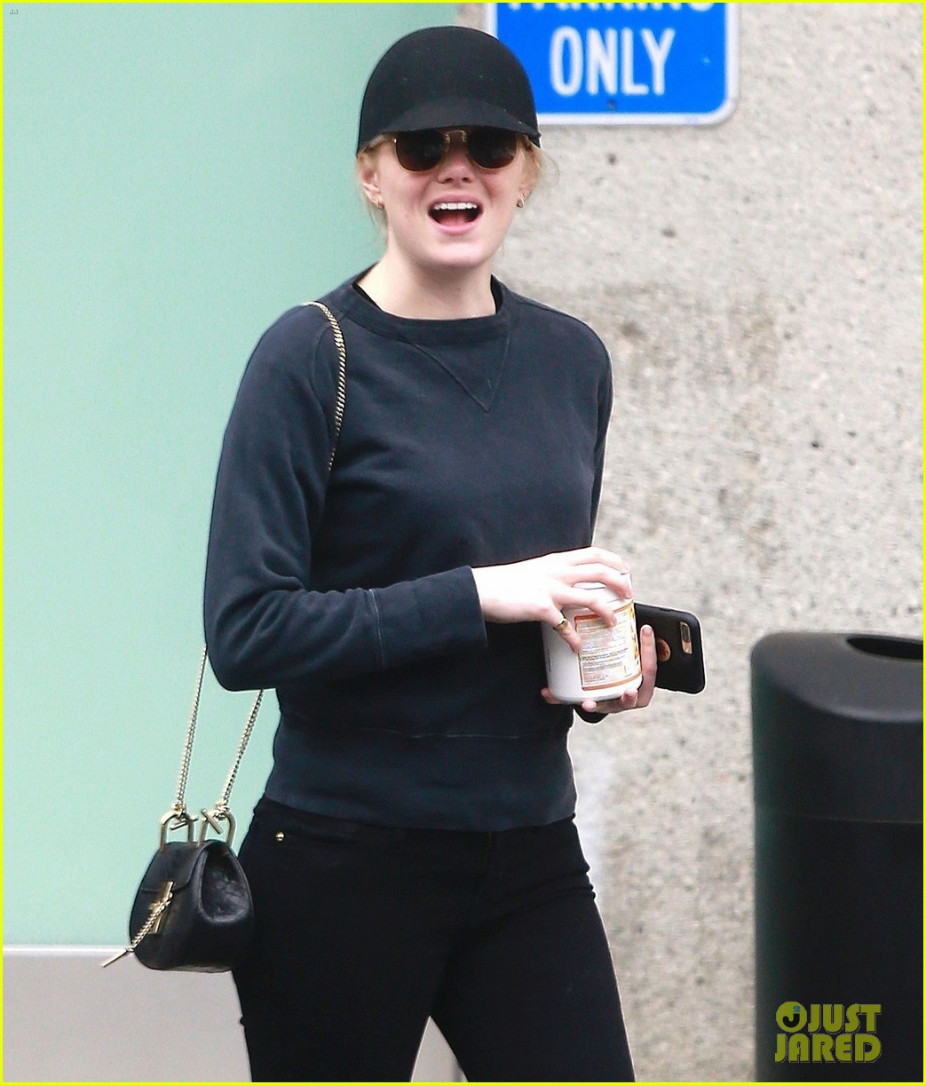 Photo: emma stone runs errands with her mom in la04 | Photo 3922386