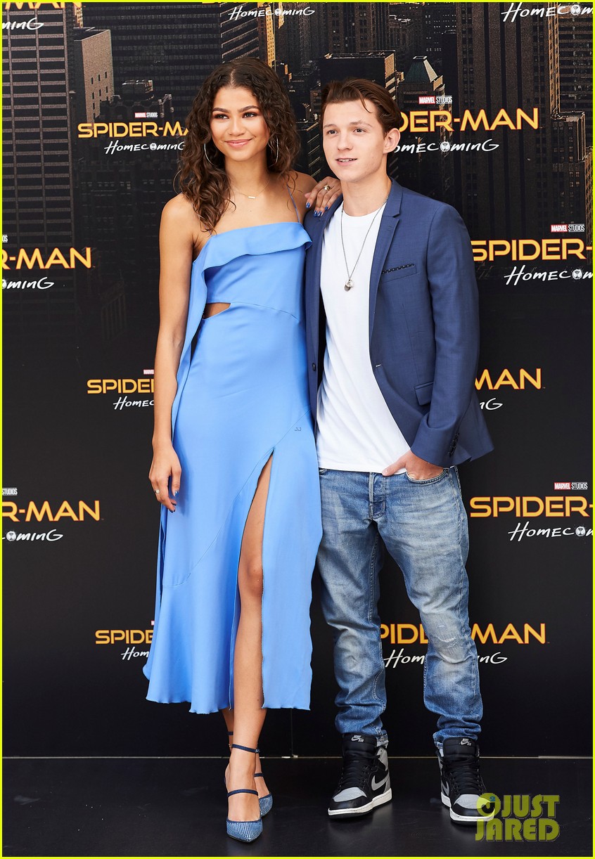 'Spider-Man' Stars Tom Holland & Zendaya Are Dating (Report): Photo