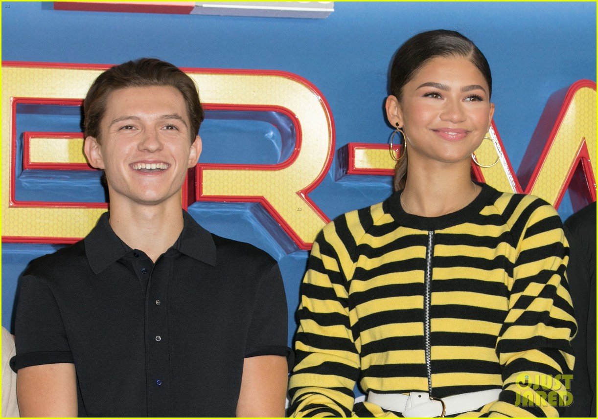 'Spider-Man' Stars Tom Holland & Zendaya Are Dating (Report): Photo