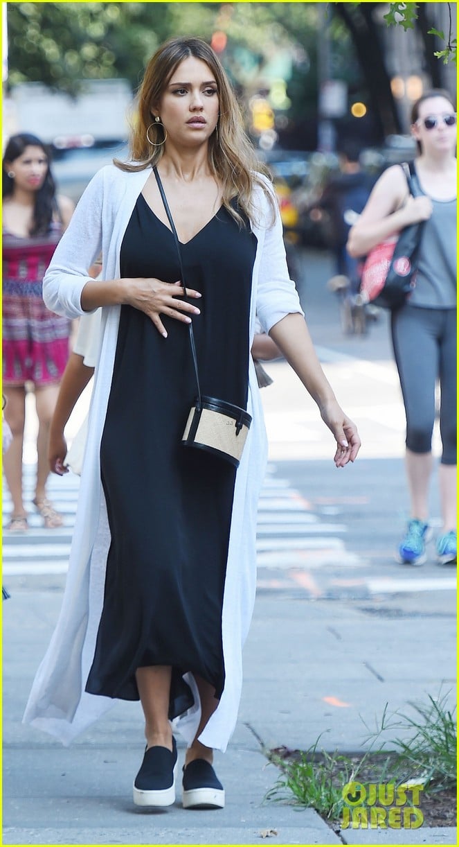 Jessica Alba Shows Off Her Growing Baby Bump in NYC! Photo 3937567