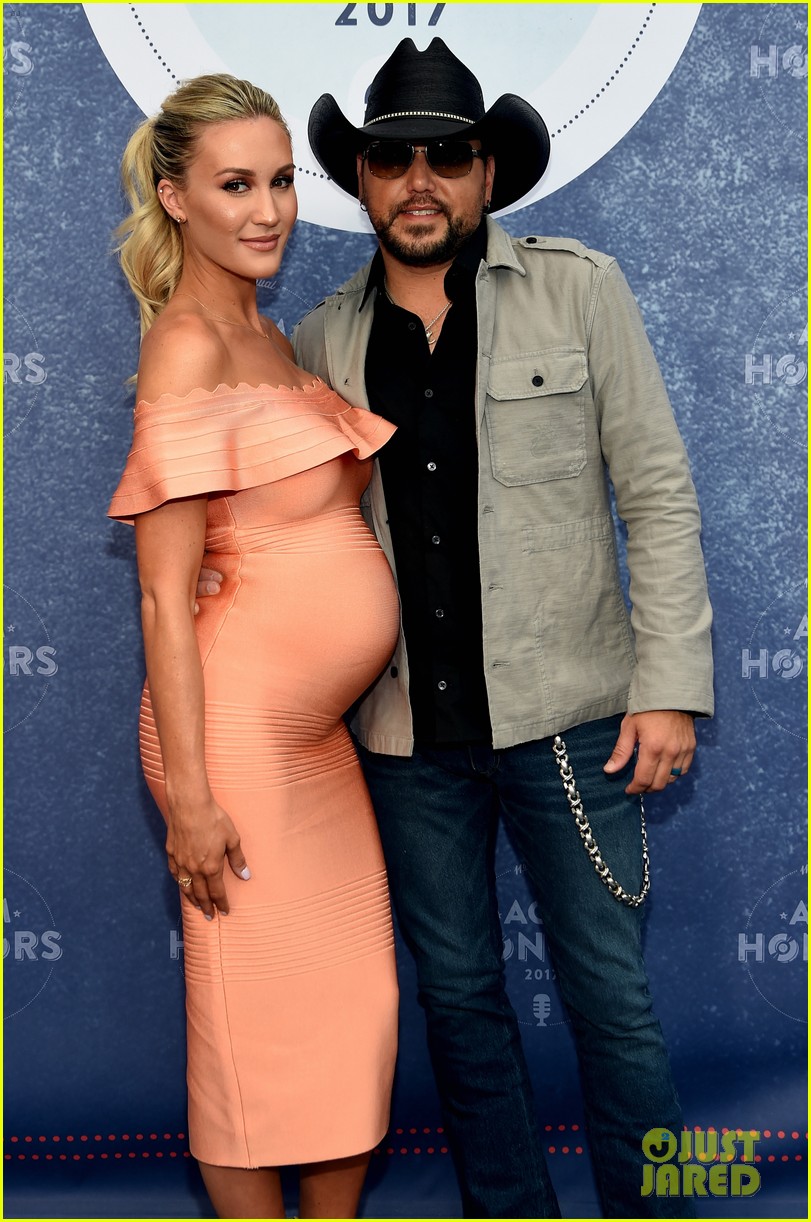 jason aldean pregnant wife brittany kerr attend acm honors 2017 013944869