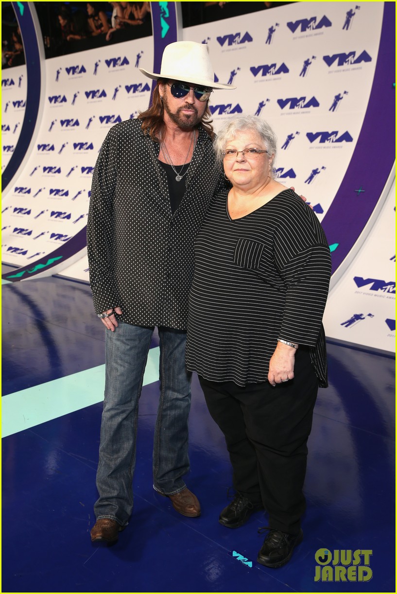 Heather Heyer's Mom Susan Bro Attends MTV VMAs 2017 Photo 3946834