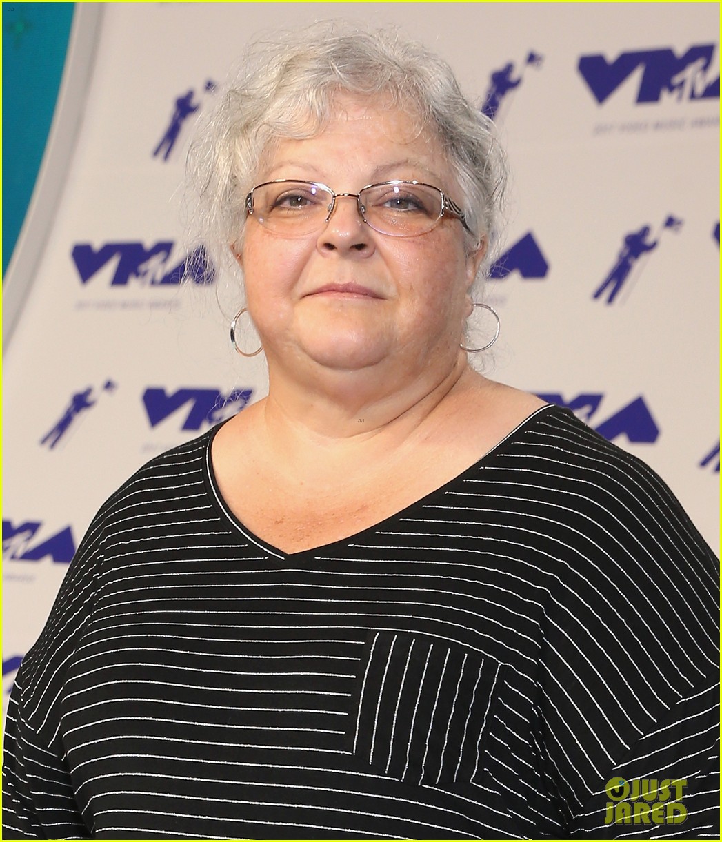 Heather Heyer's Mom Susan Bro Attends MTV VMAs 2017 Photo 3946835