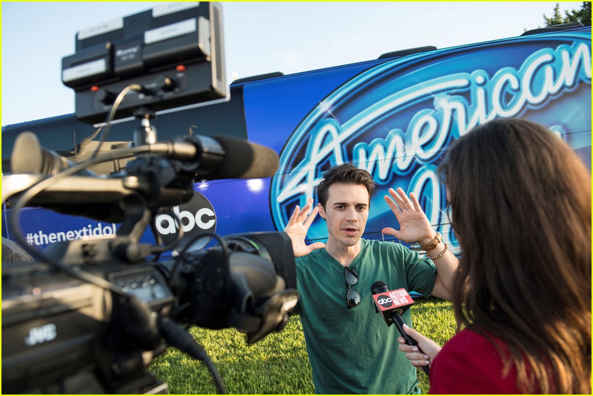 Former 'American Idol' Winners Kick Off Auditions for ABC Reboot at