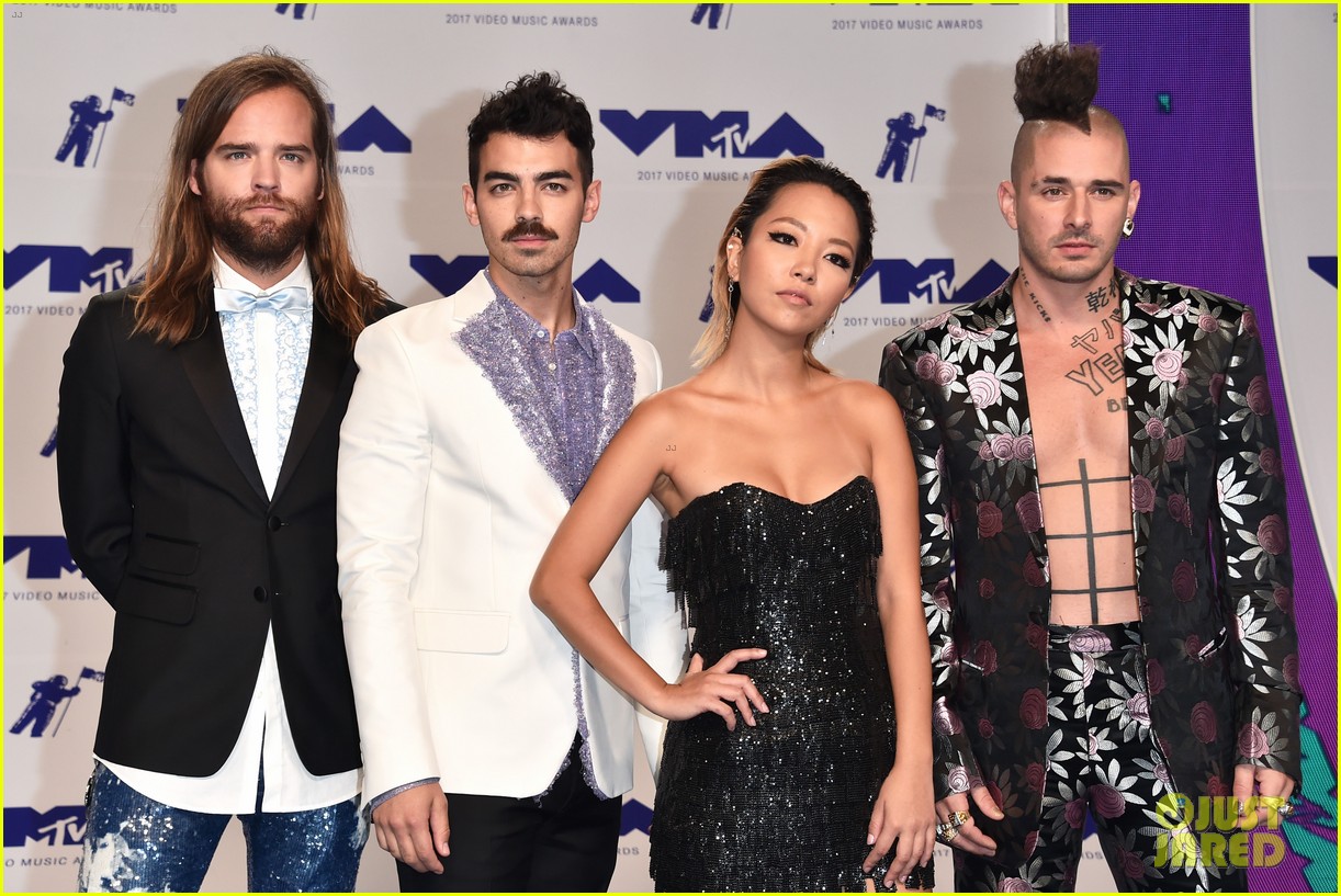 Joe Jonas Rocks a Mustache on MTV VMAs 2017 Red Carpet! Photo 3946480 Joe Jonas Pictures