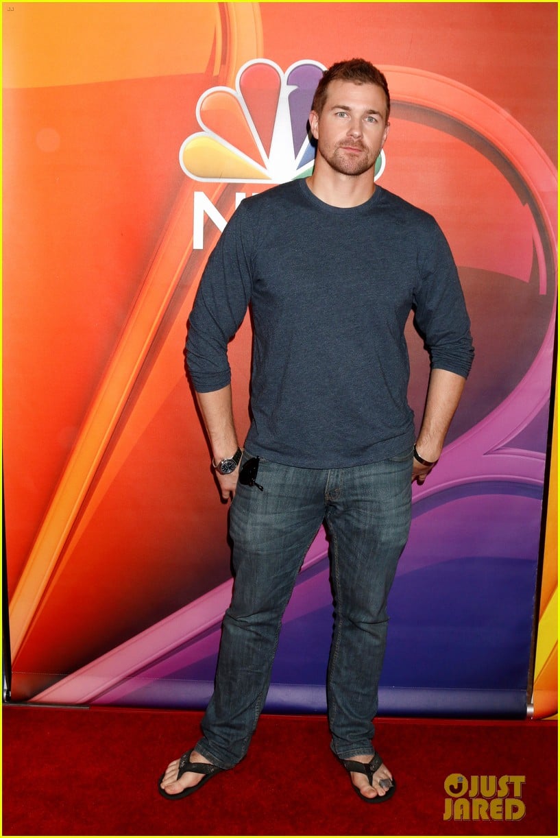 UnREAL's Josh Kelly Puts His 70Pound Weight Loss on Display! Photo