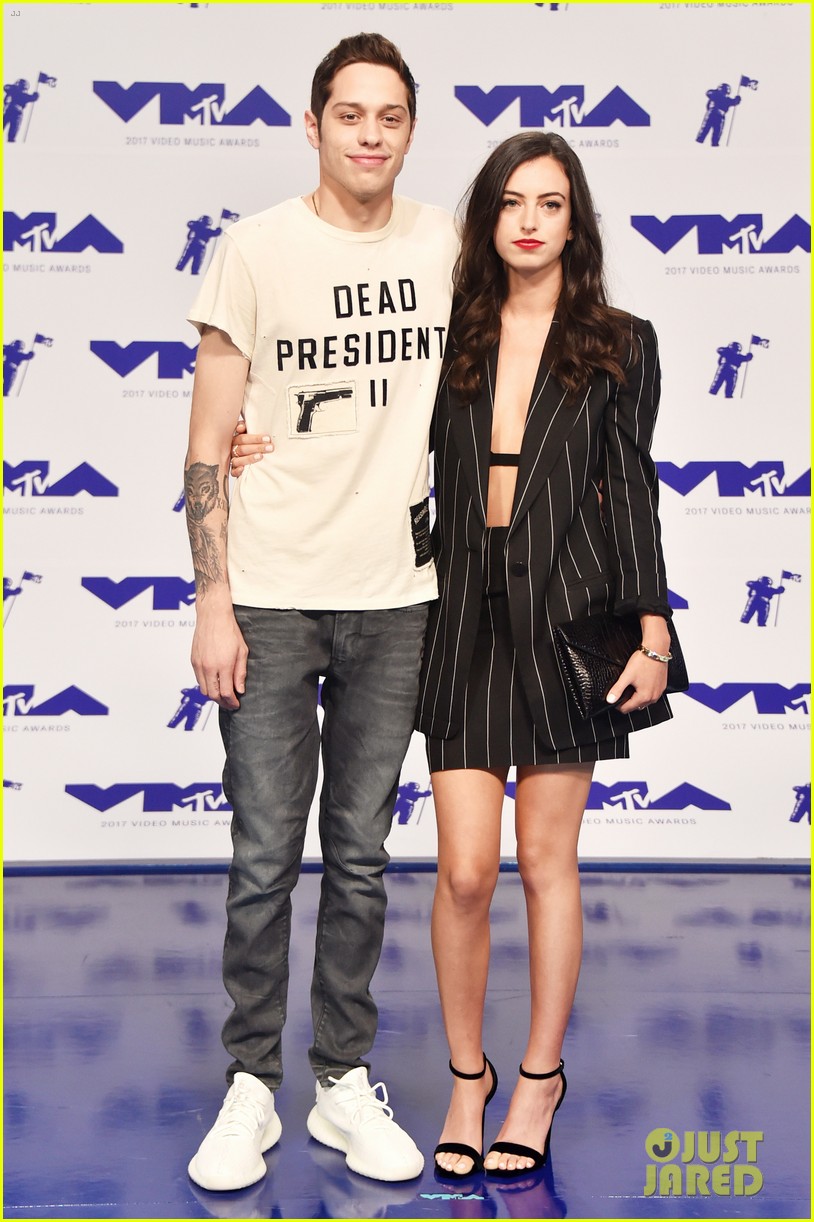 Pete Davidson Brings Girlfriend Cazzie David to MTV VMAs 2017!: Photo