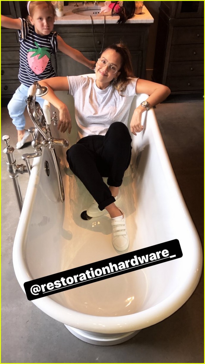 Pregnant Jessica Alba & Family Go Bathtub Shopping See Pics! Photo