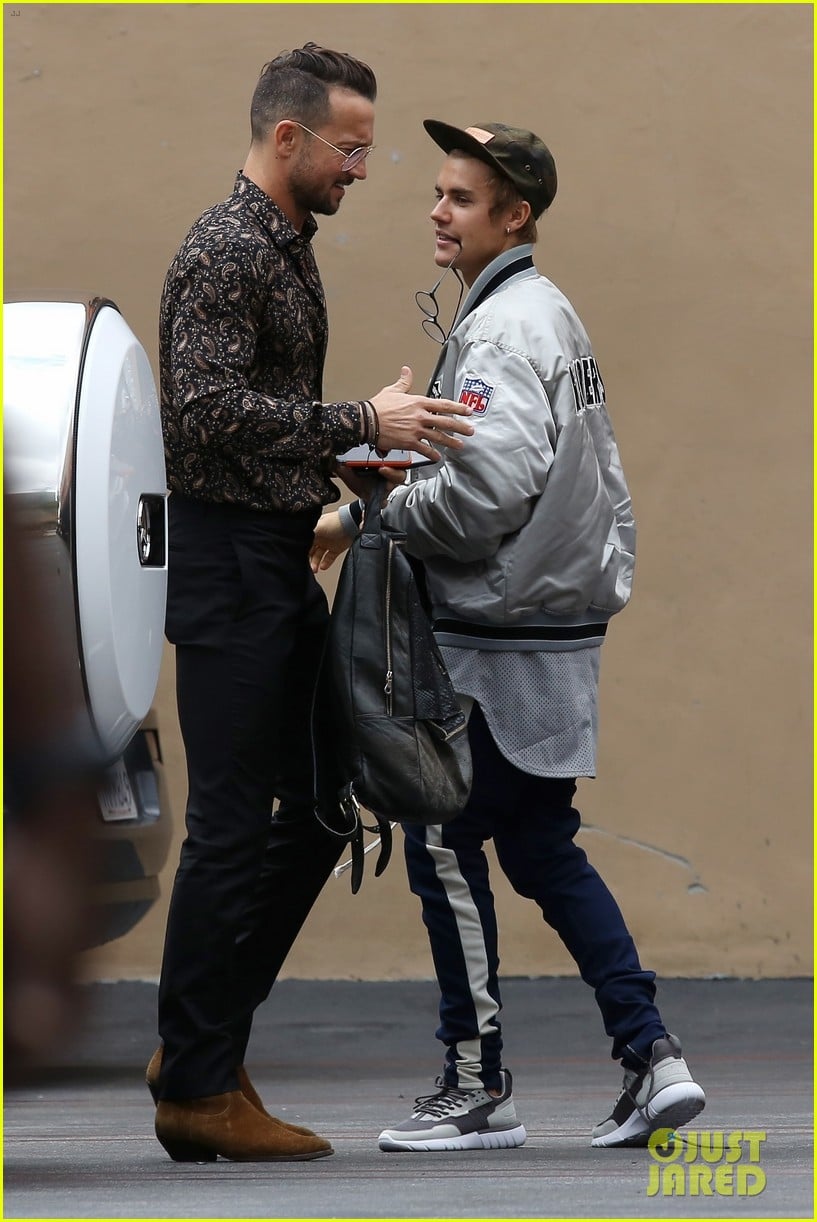 Photo justin bieber hits the studio with his hot pastor 07 Photo